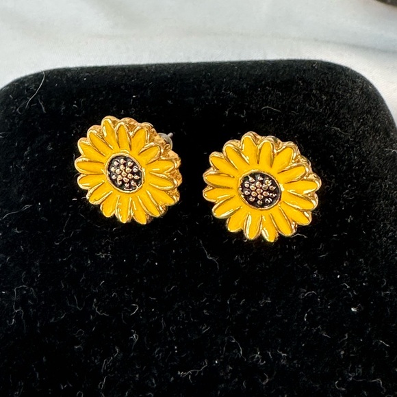 Tiny enameled sunflower earrings - Picture 3 of 4